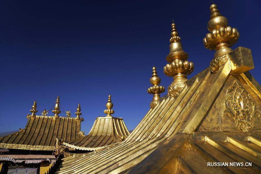 В Тибете завершился и прошел приемку проект по реконструкции позолоченных крыш дворца Потала