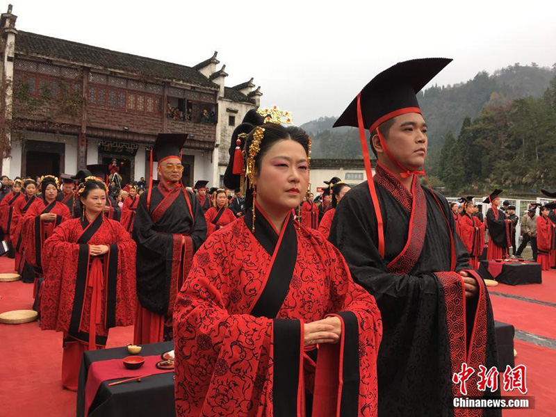 Коллективная свадьба в китайском традиционном стиле на юге провинции Аньхой