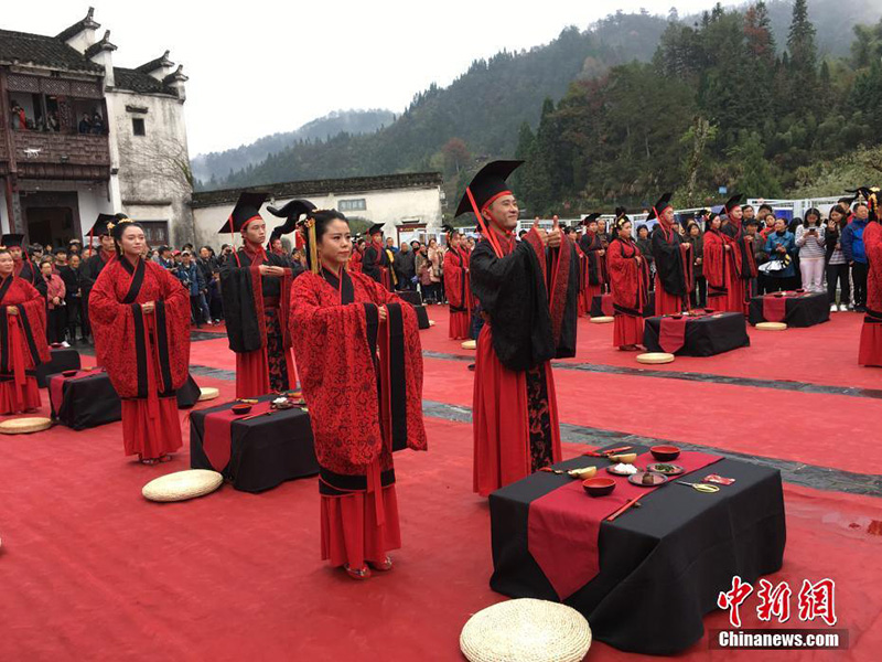 Коллективная свадьба в китайском традиционном стиле на юге провинции Аньхой