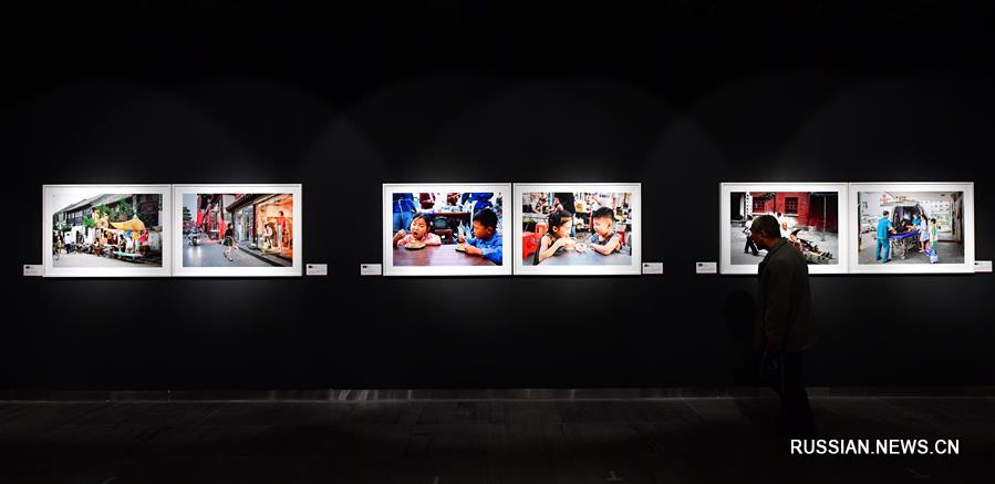 В Чжэнчжоу проходит фотовыставка, посвященная 40-летию китайской политики реформ и открытости 