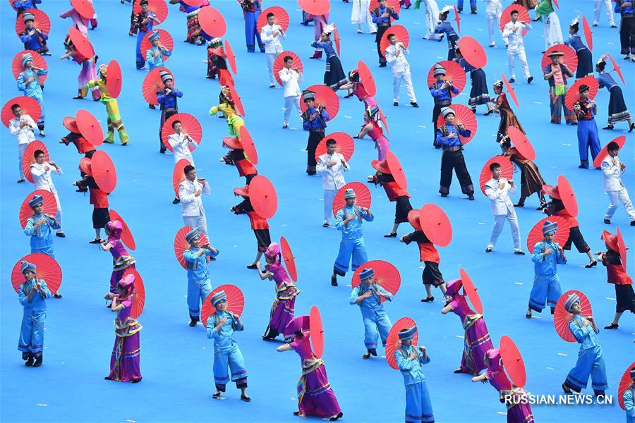 Торжества в честь 60-летия образования Гуанси-Чжуанского АР прошли в Наньнине 