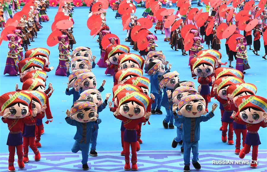 Торжества в честь 60-летия образования Гуанси-Чжуанского АР прошли в Наньнине 