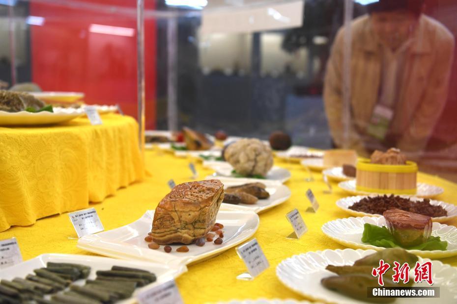 В Гуанси открылась выставка «каменных блюд»