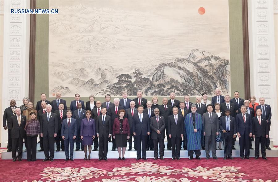 Си Цзиньпин встретился с иностранными участниками международного форума "Цунду-2018"