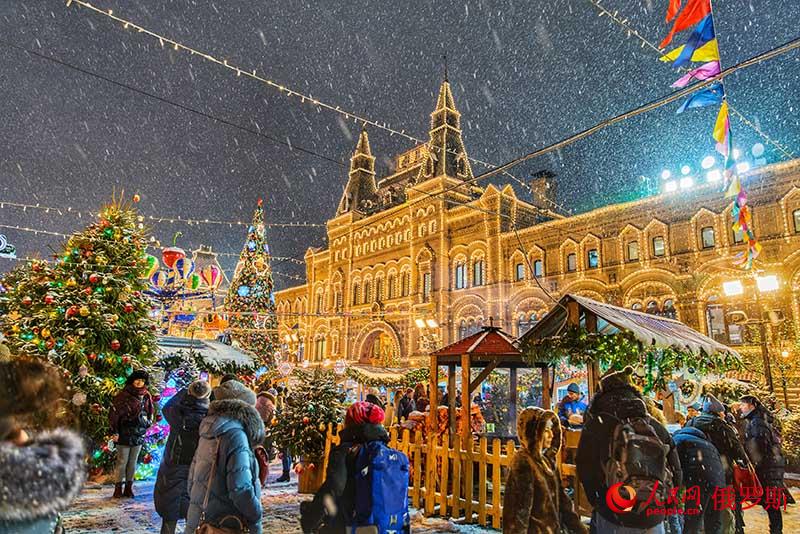На Красной площади в Москве открылась Новогодняя ярмарка «ГУМ»