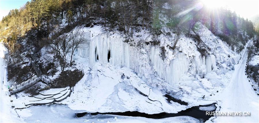 Потоки воды, остановленные зимой: замерзшие водопады ландшафтного парка Вантяньэ