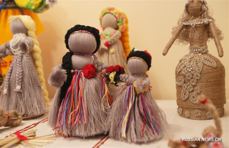 В Киеве открылась авторская выставка кукол-мотанок