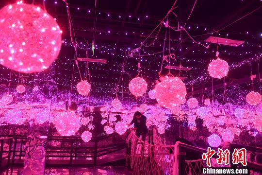 Удивительное световое шоу в Музее искусств города Чанша