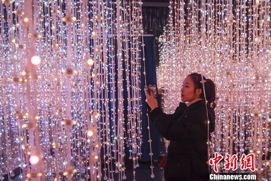 Удивительное световое шоу в Музее искусств города Чанша