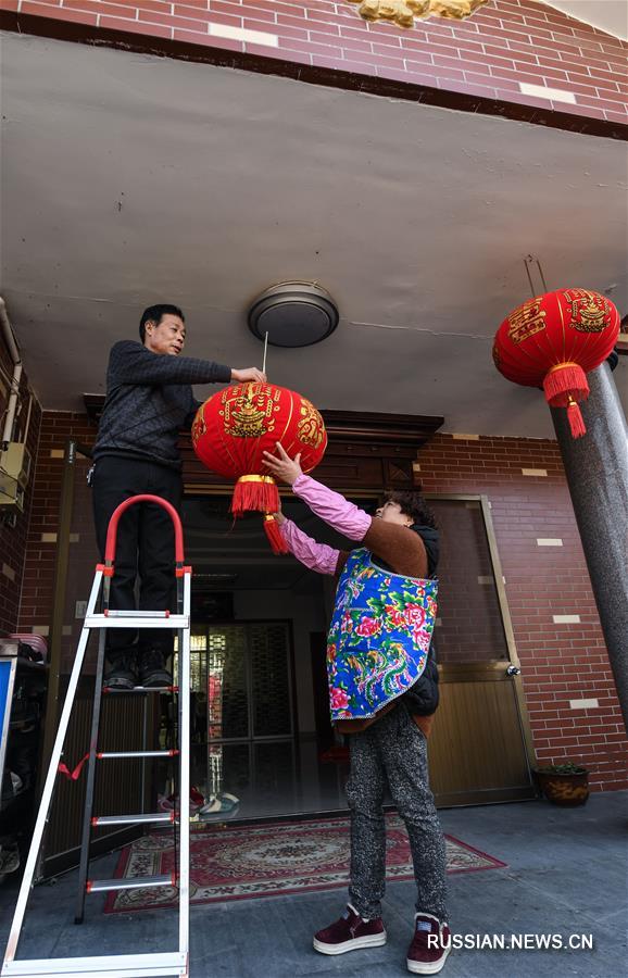 В деревне Шэнли провинции Чжэцзян на востоке Китая готовятся к наступающему празднику Весны