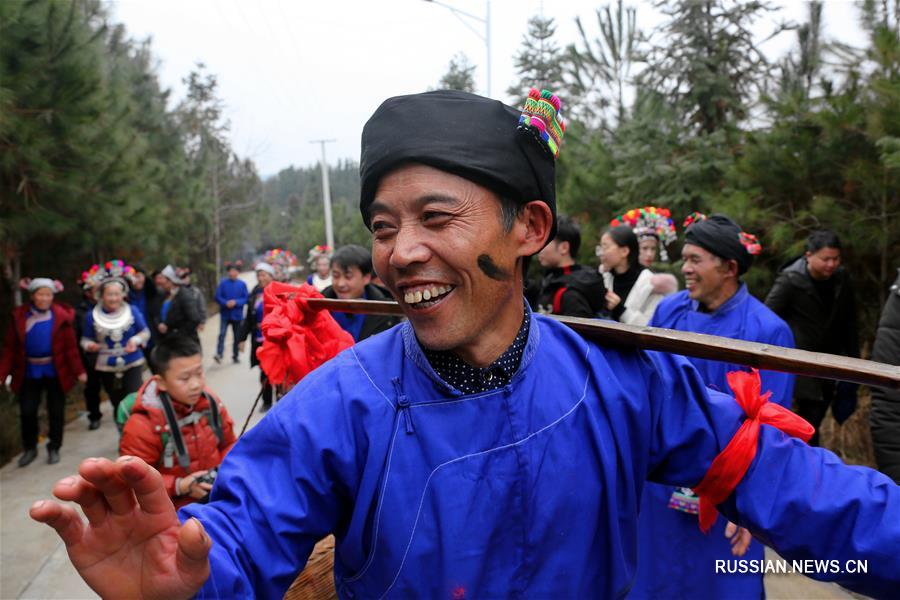Традиционная мяоская свадьба в провинции Хунань 