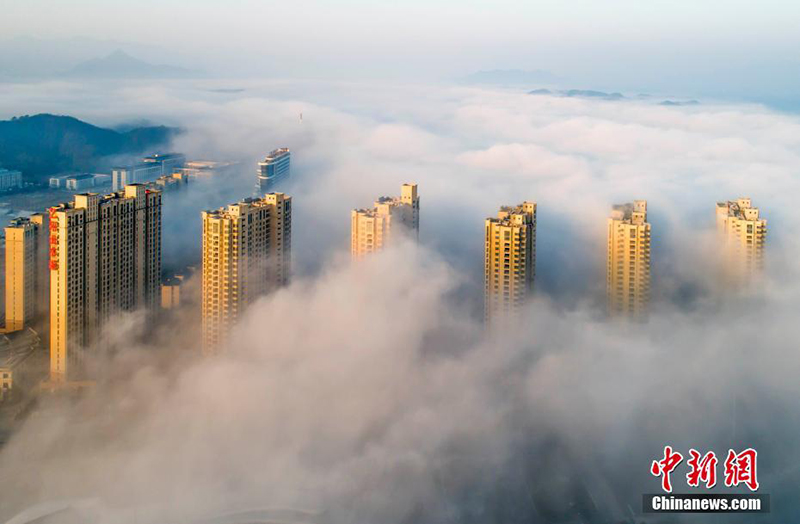 Сказочное море облаков над уездом Унин с высоты птичьего полета