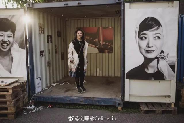 Китаянка “сфотографировалась” со знаменитыми людьми разных эпох