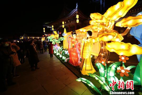 В дворце Хуацин города Сиань открылся Фестиваль фонарей