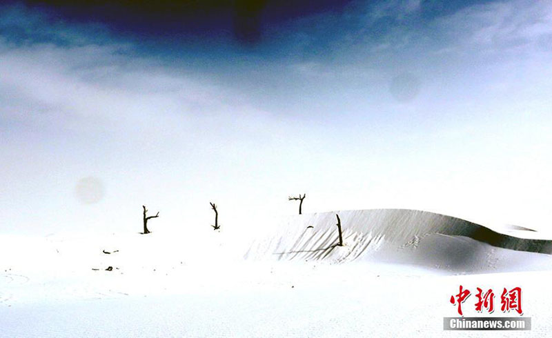 Пустыня Такла-Макан после снегопада