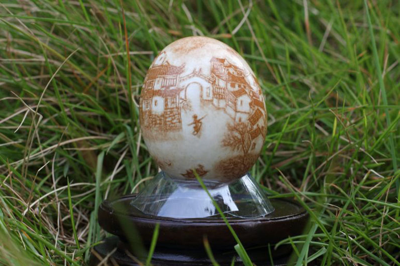 Китаец создает оригинальные мини-шедевры из яичной скорлупы