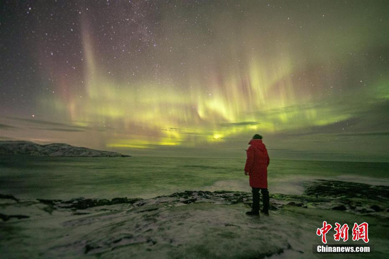 Китайский фотограф снял полярное сияние в русском селе