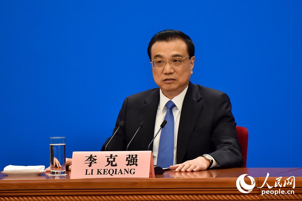Ли Кэцян: Китай намерен осуществить более масштабное снижение налоговых платежей и денежных сборов в этом году