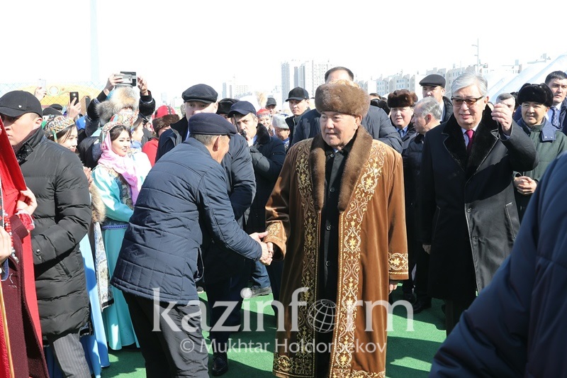 Назарбаев и Токаев поздравили казахстанцев с Наурызом