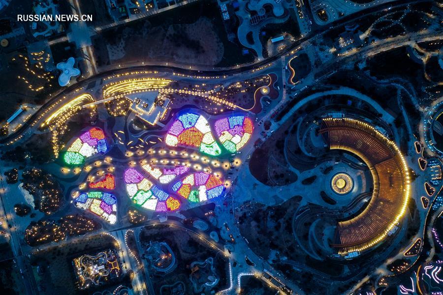 Ночные виды места проведения Всемирной выставки садово-паркового искусства-2019