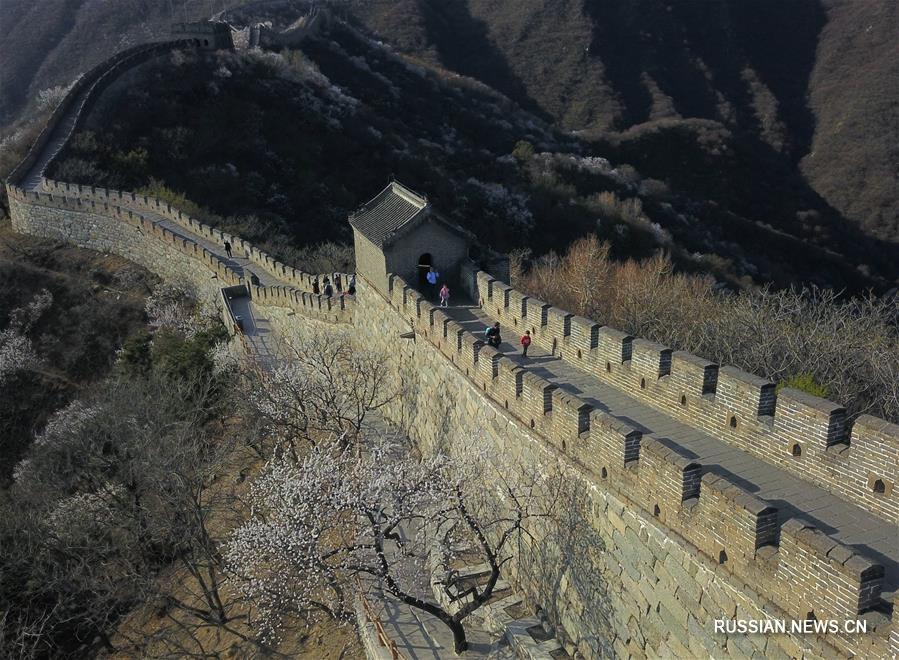 Весенний пейзаж на участке Великой китайской стены Мутяньюй