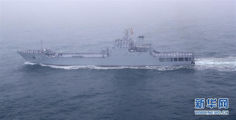 Си Цзиньпин провел смотр зарубежных кораблей, принимающих участие в военно-морском параде