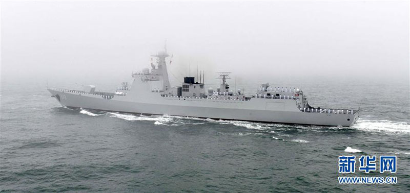 Си Цзиньпин провел смотр зарубежных кораблей, принимающих участие в военно-морском параде
