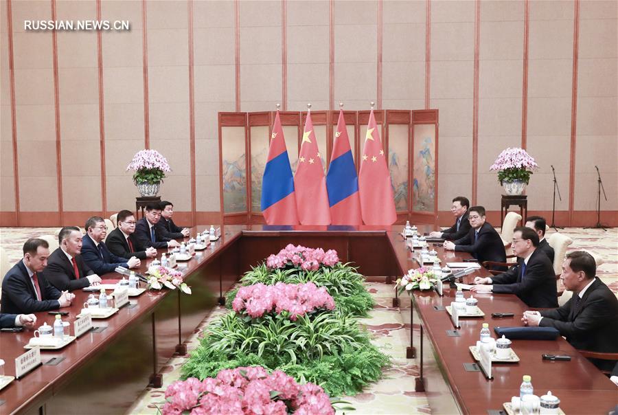Ли Кэцян встретился с президентом Монголии Халтмаагийном Баттулгой