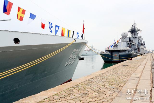 Отряд кораблей во главе с крейсером «Варяг» прибыл на Китайско-российские учения "Морское взаимодействие-2019" в Циндао