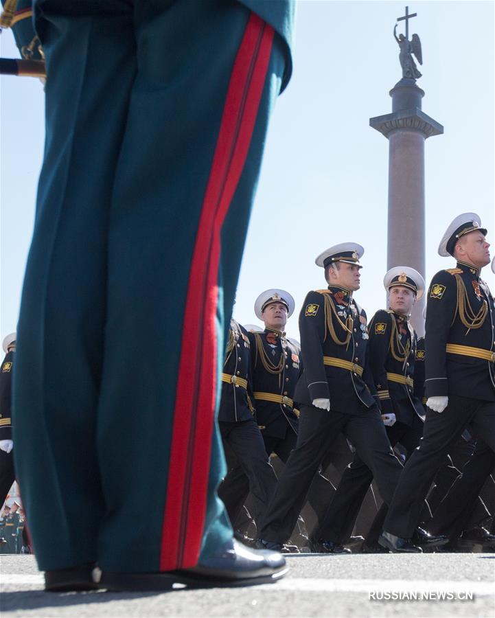 День Победы отметили в Санкт-Петербурге военным парадом и памятными мероприятиями