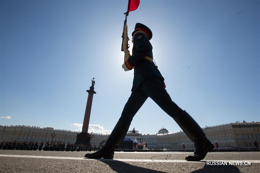 День Победы отметили в Санкт-Петербурге военным парадом и памятными мероприятиями