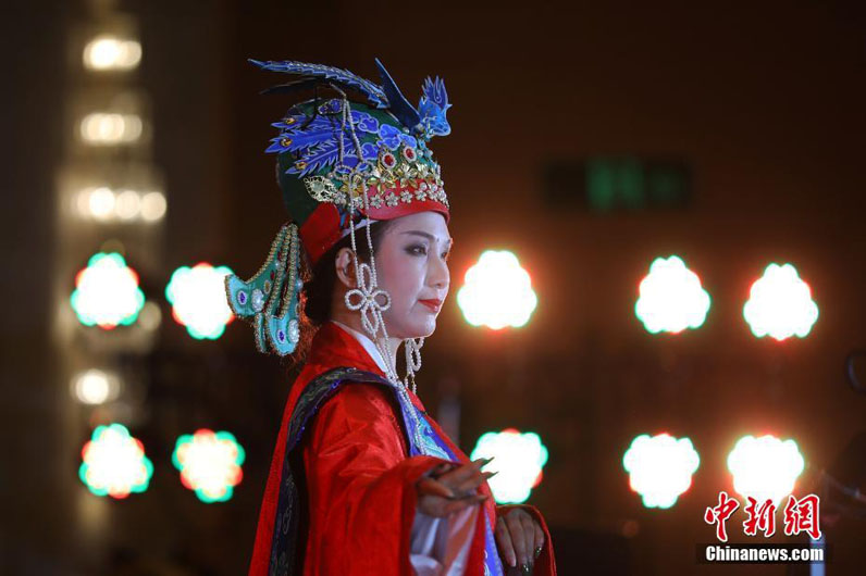 В Нанкине состоялся показ национальных костюмов стран вдоль морского Шелкового пути