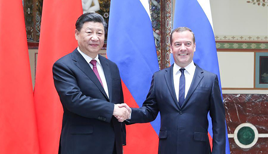 Си Цзиньпин встретился с Д. Медведевым