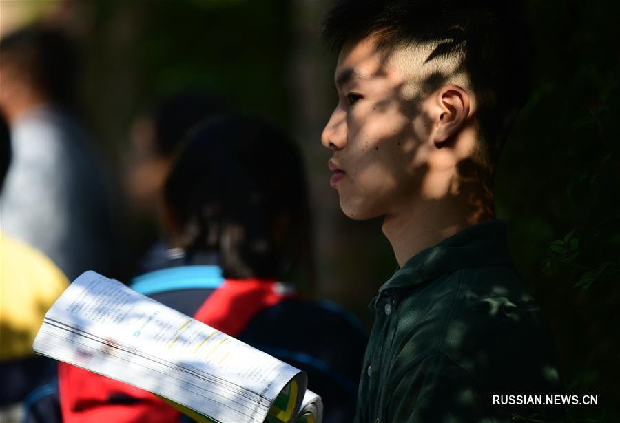 Миллионы китайских учащихся приступили к сдаче государственного вступительного экзамена