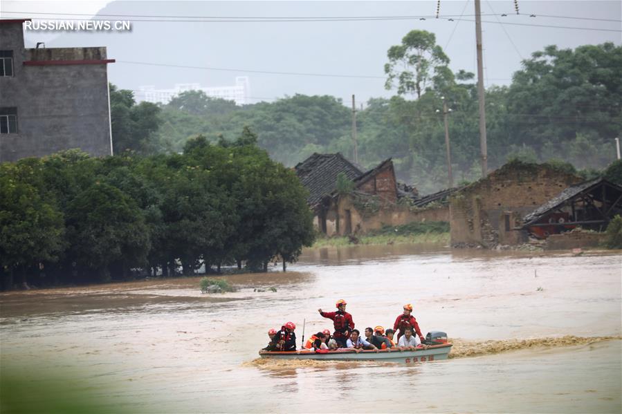 На юге Китая пять человек погибли из-за ливней