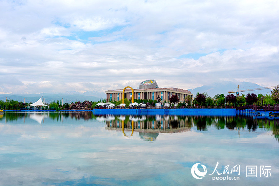 Вид столицы «высокогорной страны» - Душанбе