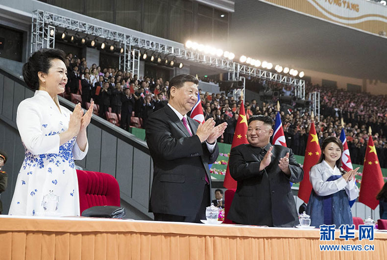 Си Цзиньпин и Пэн Лиюань посетили масштабное гимнастическо-художественное представление в Пхеньяне
