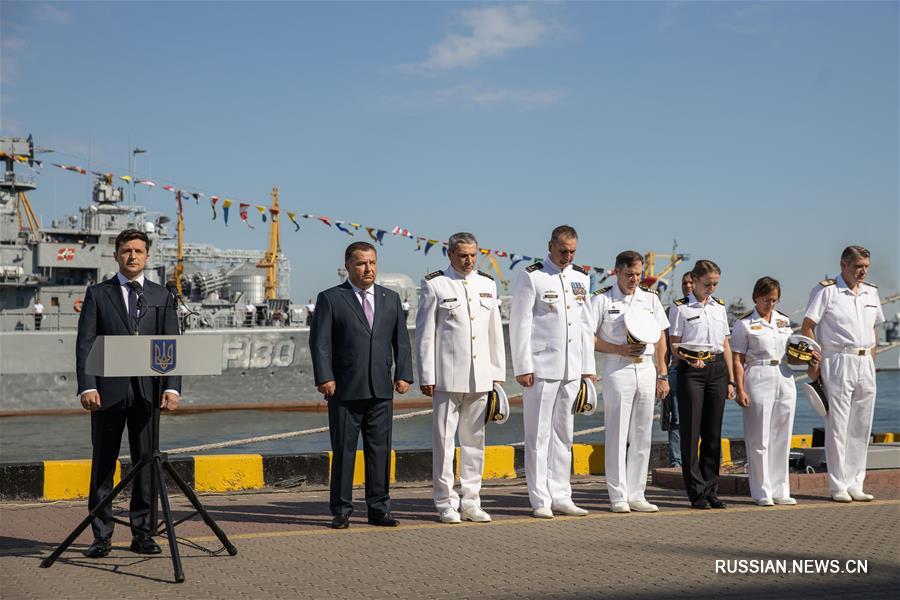 Президент Украины посетил военные учения в Одессе