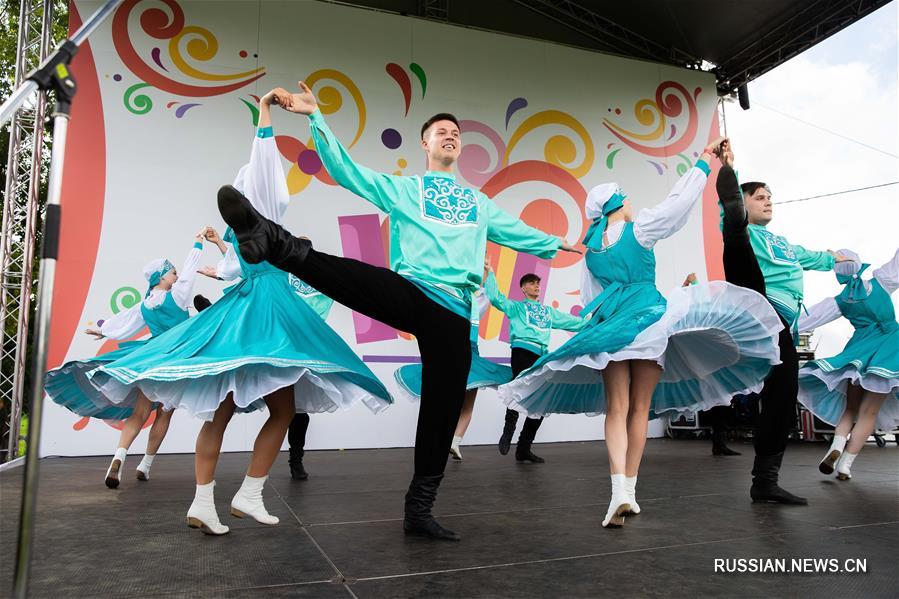 В Москве прошел фестиваль славянского искусства "Русское поле" 
