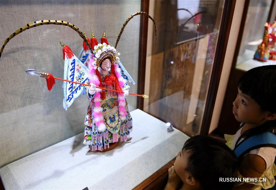 В Фучжоу открылась выставка молодых мастеров художественной резьбы