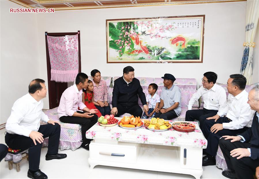 Си Цзиньпин с инспекционной поездкой посетил сельскую общину и район лесовосстановления на северо-западе Китая