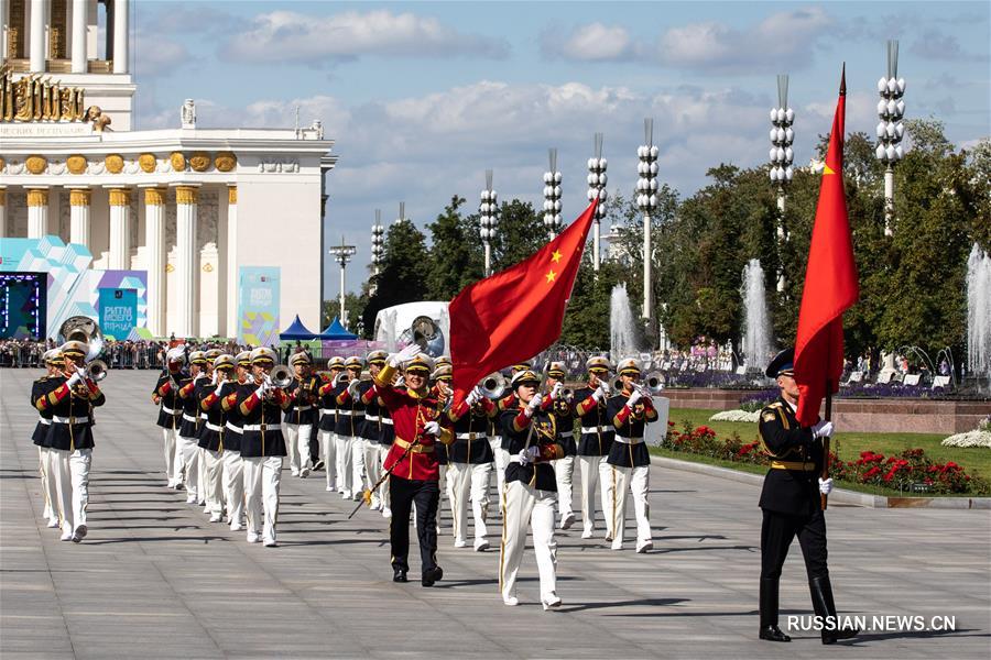 Шествие участников "Спасской башни" прошло на ВДНХ