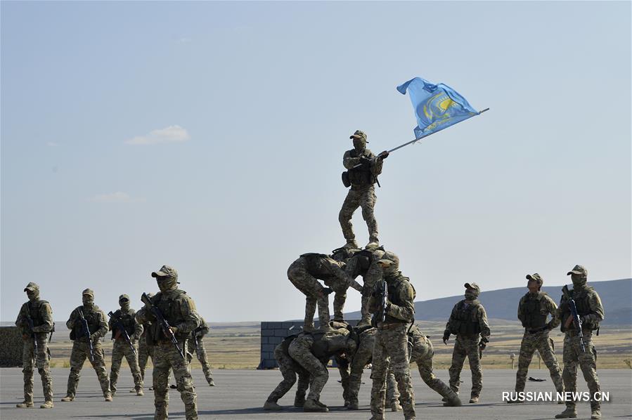 Международные соревнования военных снайперов "Золотой филин" начались в Казахстане