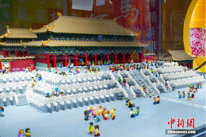 В Пекине представили "музей Гугун" из 500 тыс кубиков Лего