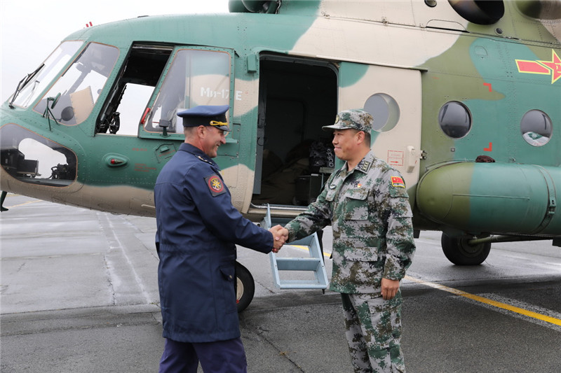 Военные вертолеты Чжи-10 НОАК долетели до Челябинского аэропорта
