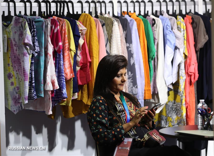На выставке текстиля и одежды в Париже представлен новый образ китайских брендов. (Синьхуа)