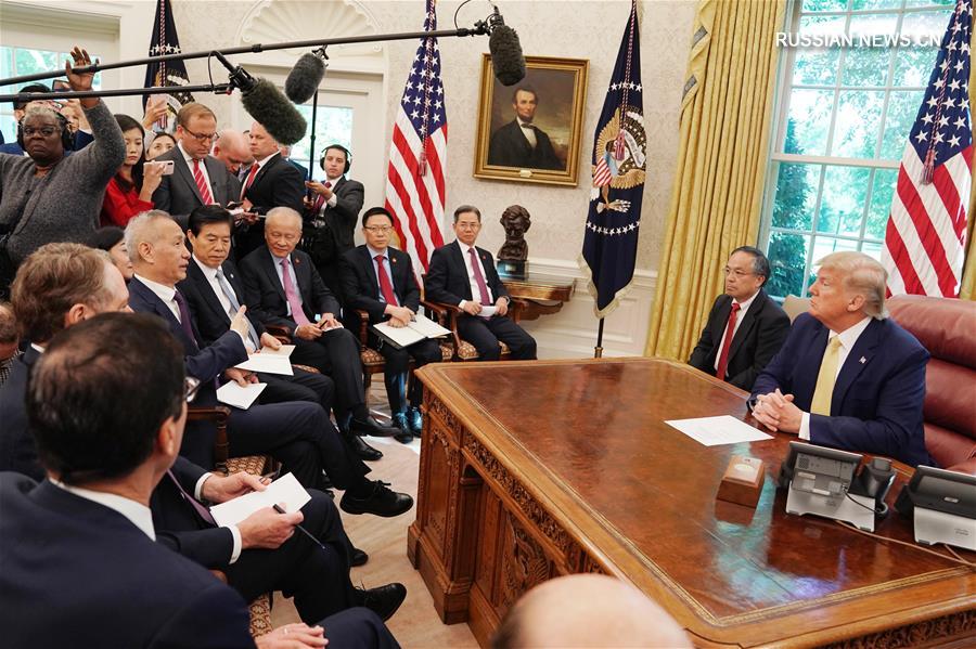 Президент США Дональд Трамп провел встречу с Лю Хэ