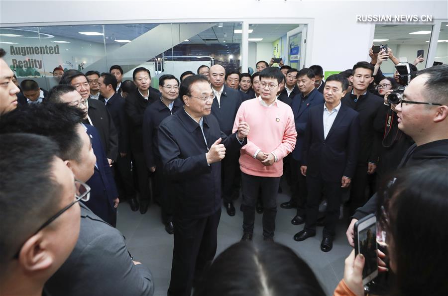 Ли Кэцян призвал усиленно содействовать устойчивому экономическому росту и улучшению материальных условий жизни народа