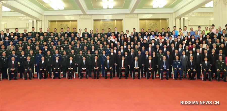 Си Цзиньпин встретился с представителями персонала, готовившего торжества по случаю 70-летия образования КНР