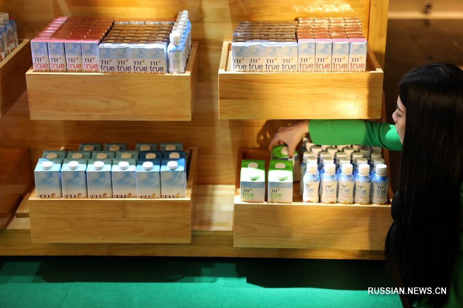Вьетнам объявил об отправке на экспорт в Китай первой партии молочной продукции. /Фото: Синьхуа/